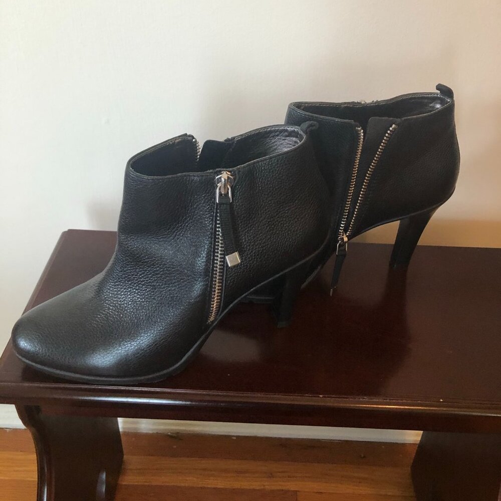 TAHARI Terry Black Pebbled Leather Zipper High-Heeled Ankle Boots Booties 8M